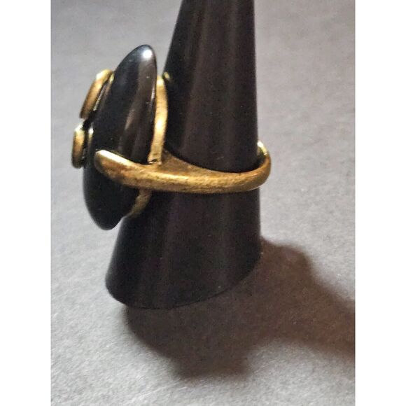 **Last Chance!! Final Sale** Vintage gold tone oval onyx ring size 8 - Picture 6 of 10
